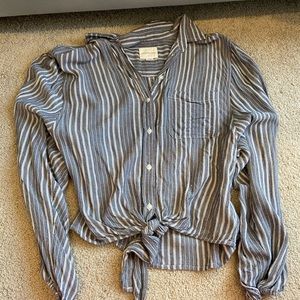Woman’s American Eagle Button Down Shirt